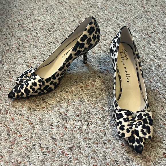 bettye muller Shoes - Bettye Muller Leopard Bow Heels Size 8
